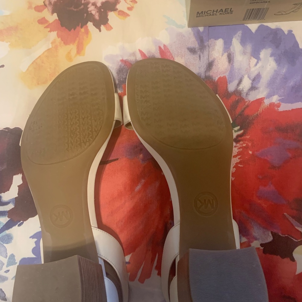 Michael Michael Kors Like New Leather Dress Sandals. Beautiful light cream, 10. - Picture 5 of 7